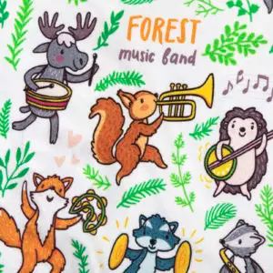 Motif coloré représentant des animaux de la forêt jouant de la musique, entourés de feuilles et notes musicales.