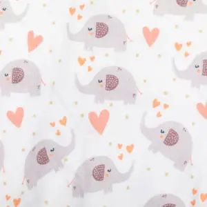 Motif enfantin d’éléphants gris aux joues rosées entourés de cœurs orange et de petits points jaunes.