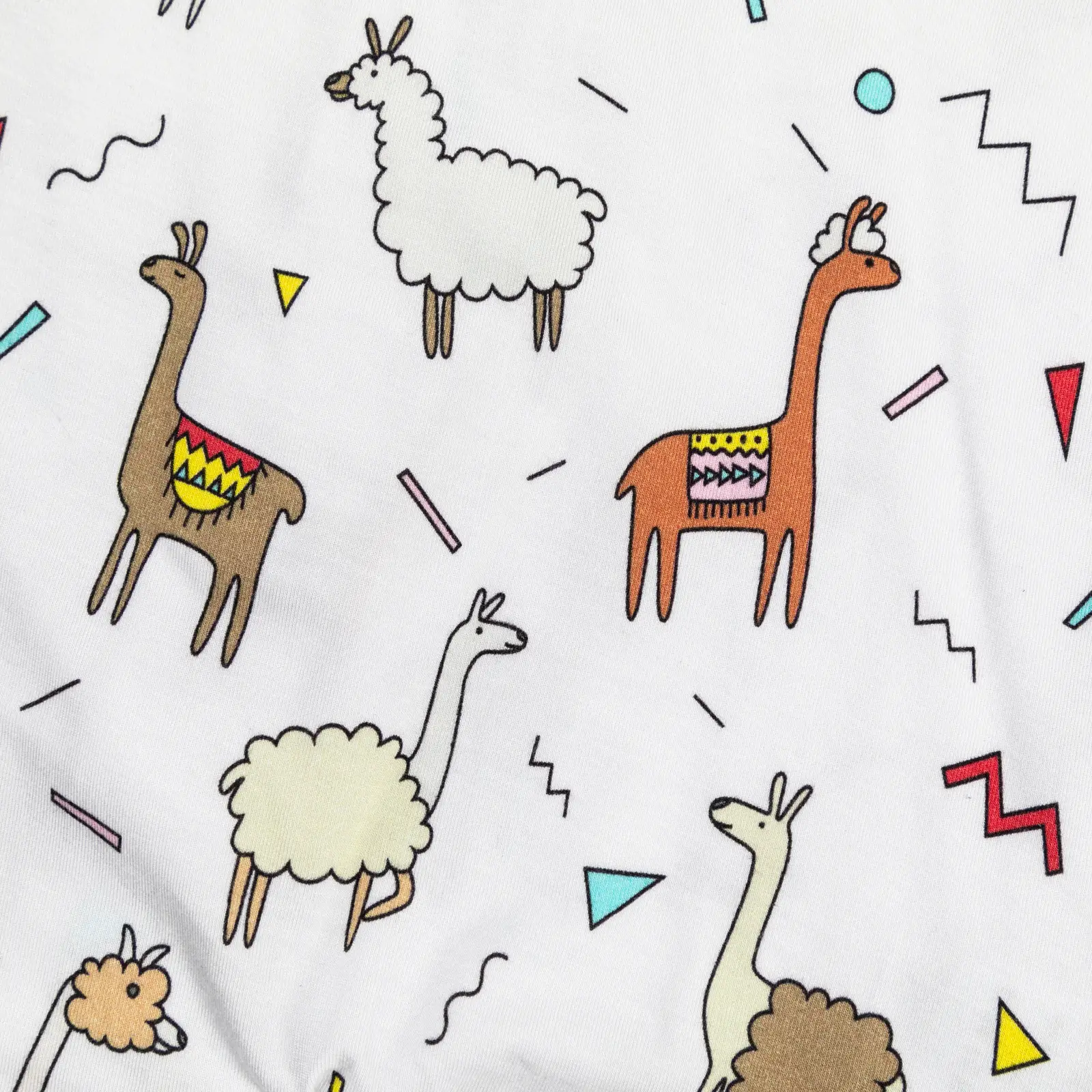 Motif ludique de lamas colorés entourés de formes géométriques sur fond blanc.